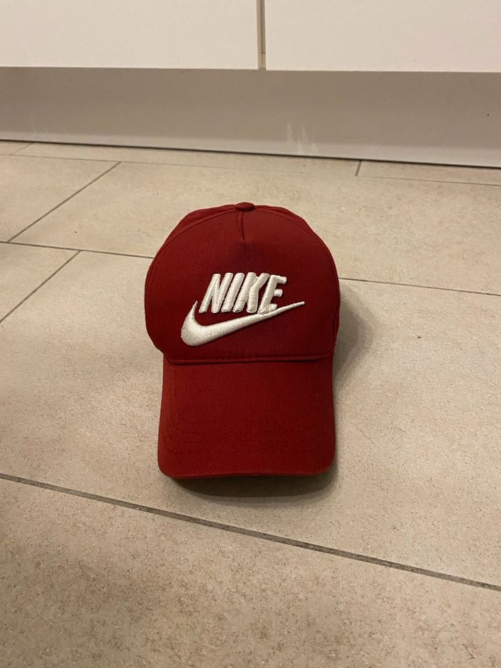 Nike cap für Jungs  und Mädchen in Hemmoor