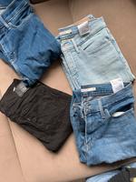 Levi’s Jeans in Größe 27, Länge 32 - 4 Stück Hessen - Gießen Vorschau