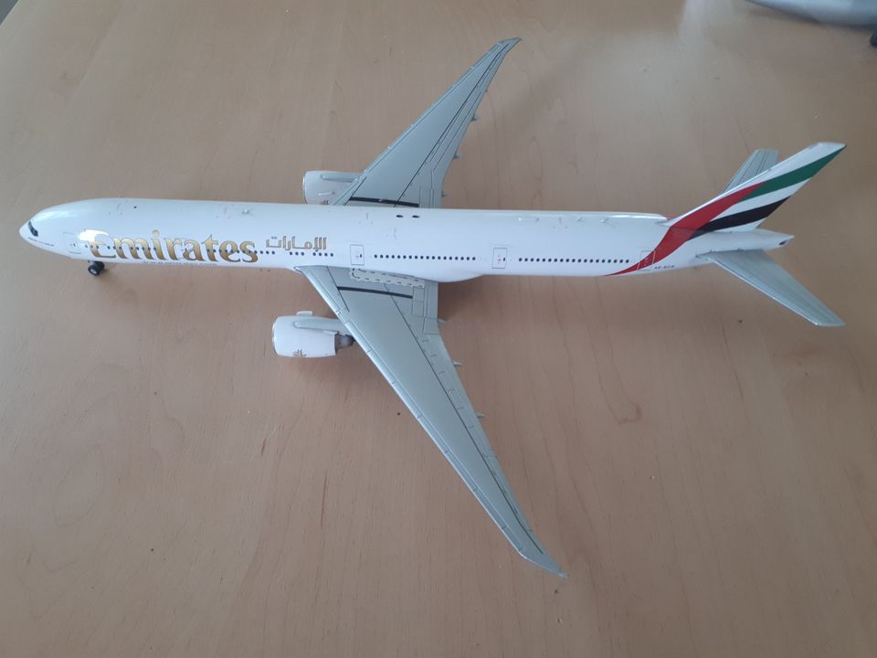Emirates Boeing B777-300 1:200 Gemini in München