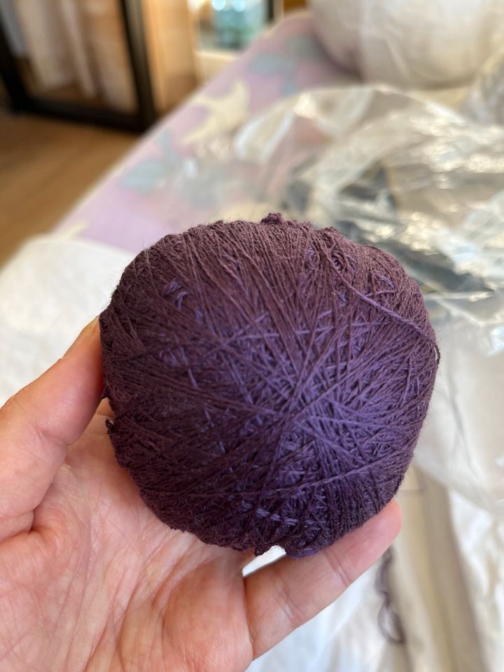 Handgefärbte Merino-Wolle von PondeRosa 100g Lace, Lila in Dresden