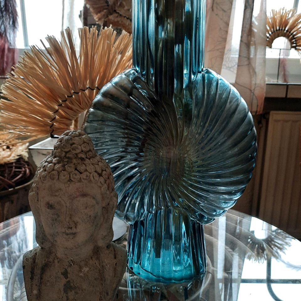 Vase in hellblau in Emmerich am Rhein