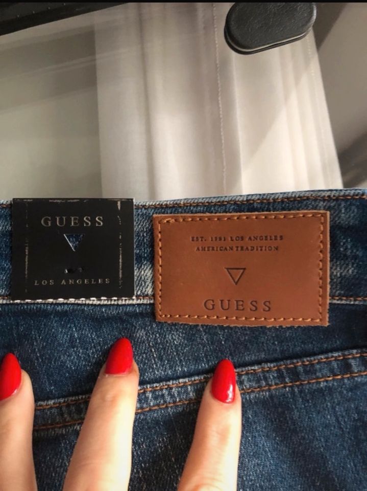 Org.Guess Jeans in gr.30 in Düsseldorf