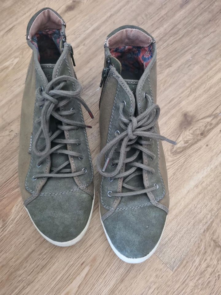 Esprit Sneaker grün khaki Gr. 39 schmal in Hamburg