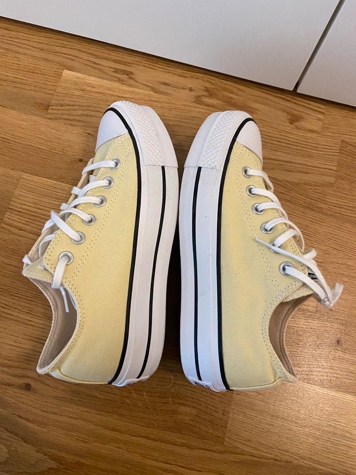 Converse Chucks mit Plateau - wie neu! in Hanau