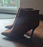 Stiefel Neu Gr. 42 Print High Heels Studio London Sachsen-Anhalt - Osternienburger Land Vorschau