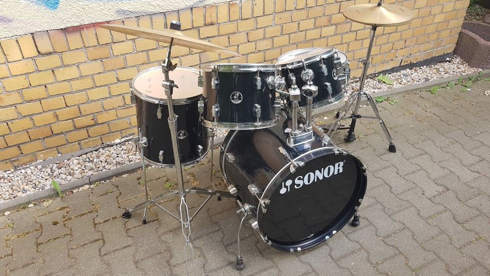 Verkaufe Profi Schlagzeug von Sonor in Leipzig