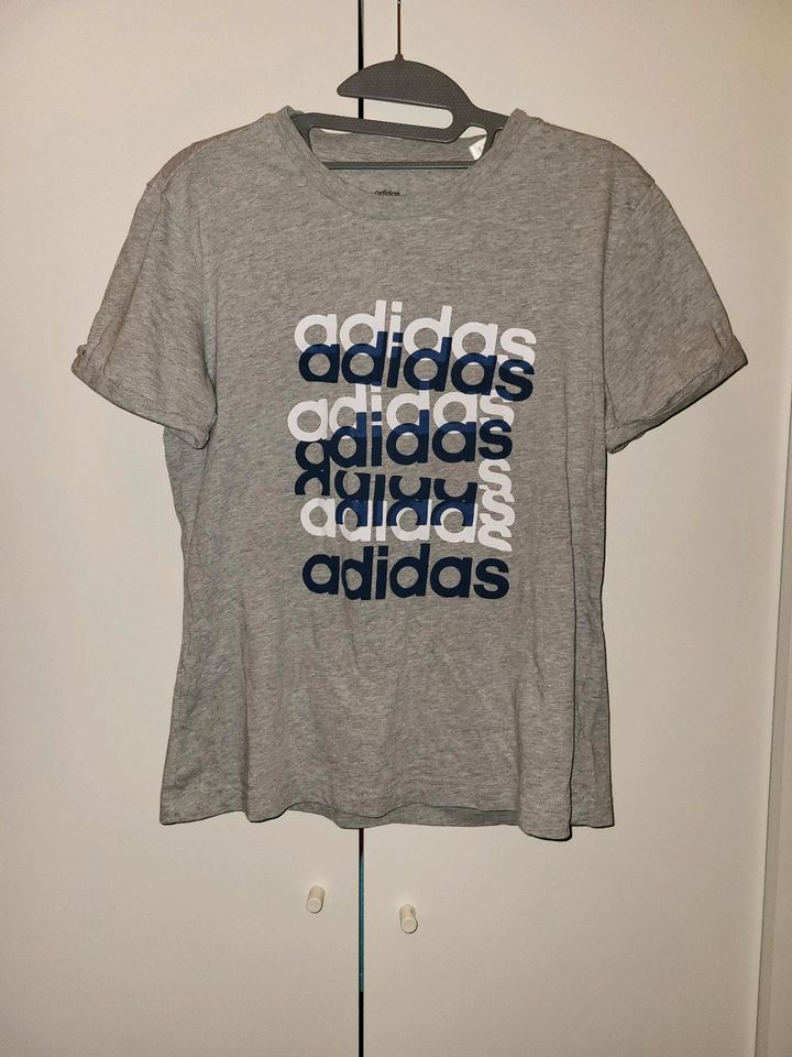 Adidas T - Shirt in Petershagen