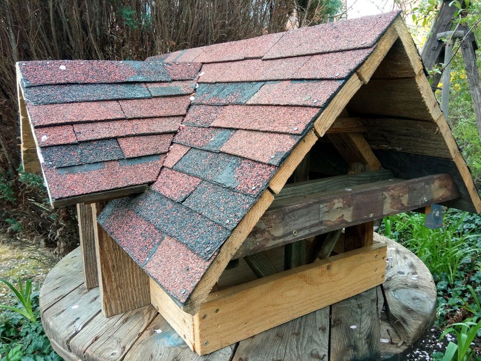 Selbstgebautes Vogelhaus groß in Rötha