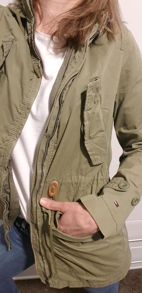 ⭐Tommy Hilfiger Sommerjacke Parka Gr.S khaki ⭐ in Duisburg