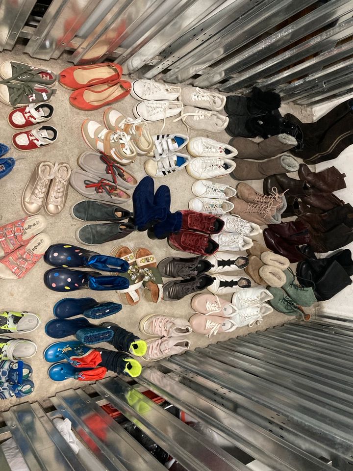 Schuhe verschiedene Damen Schuhe Kinder Schuhe in Berlin