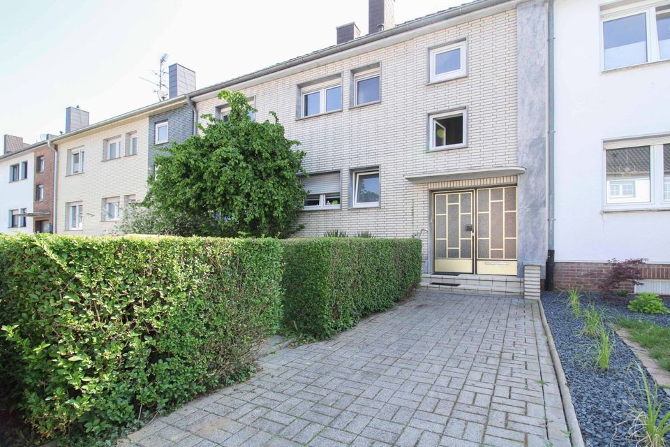 Vielseitiges Zweifamilienhaus mit Charme und Potenzial in Mönchengladbach-Giesenkirchen in Mönchengladbach