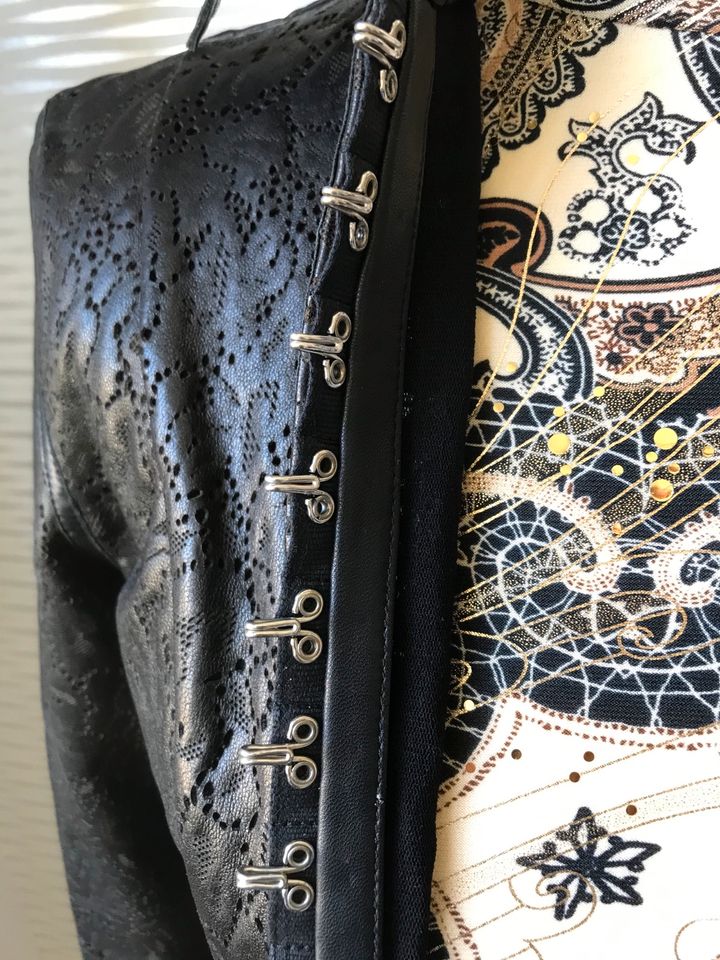 Lederblazer / -bluse von Versace, schwarz, Gr. 34 in München