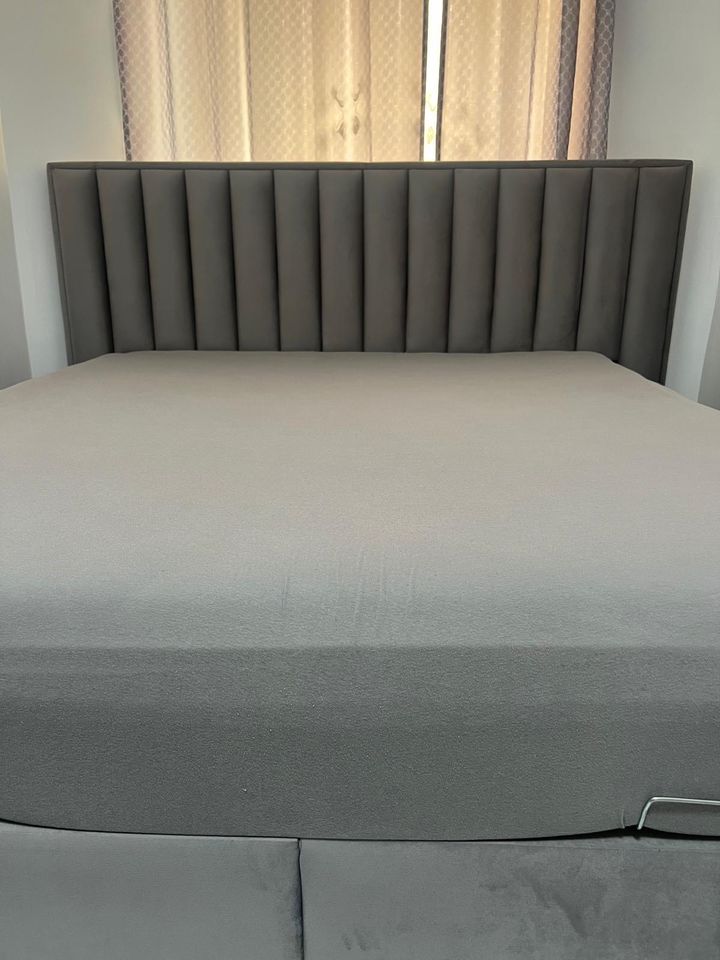 Nagelneues Bett Samt  Farbe grau  180 cm x 200 cm in Gelsenkirchen