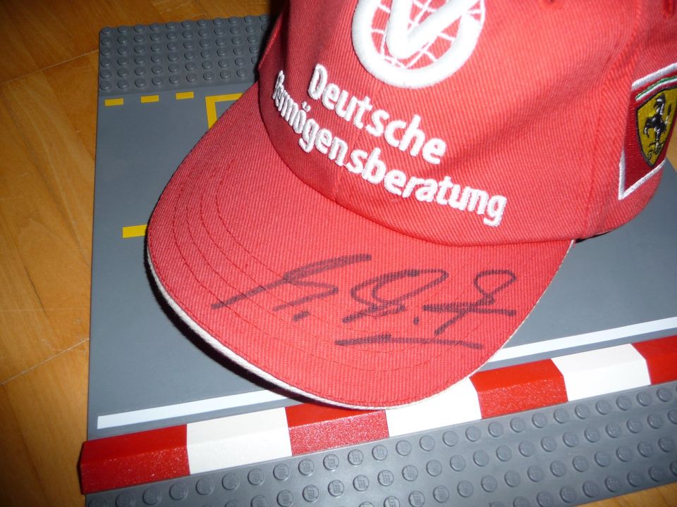 Ferrari Mütze / Kappe mit Michael Schumacher Autogramm, Marlboro in Hamburg