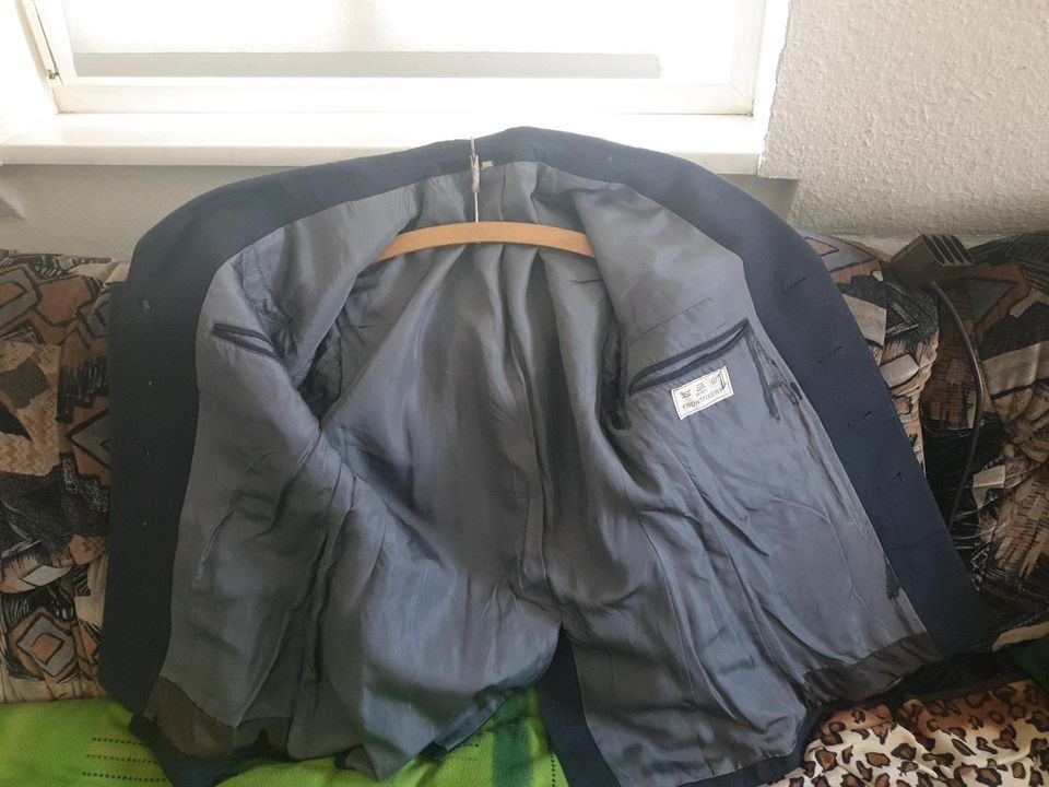 Alte Bundeswehr Uniform jacke mit Abzeichen in Halle