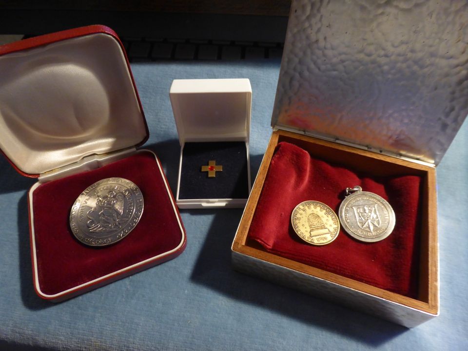 Münzen Silber Medaille Anstecknadel kreuz in Elmshorn