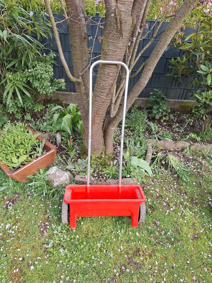 Düngerstreuer samenstreuer für den Garten in Siek