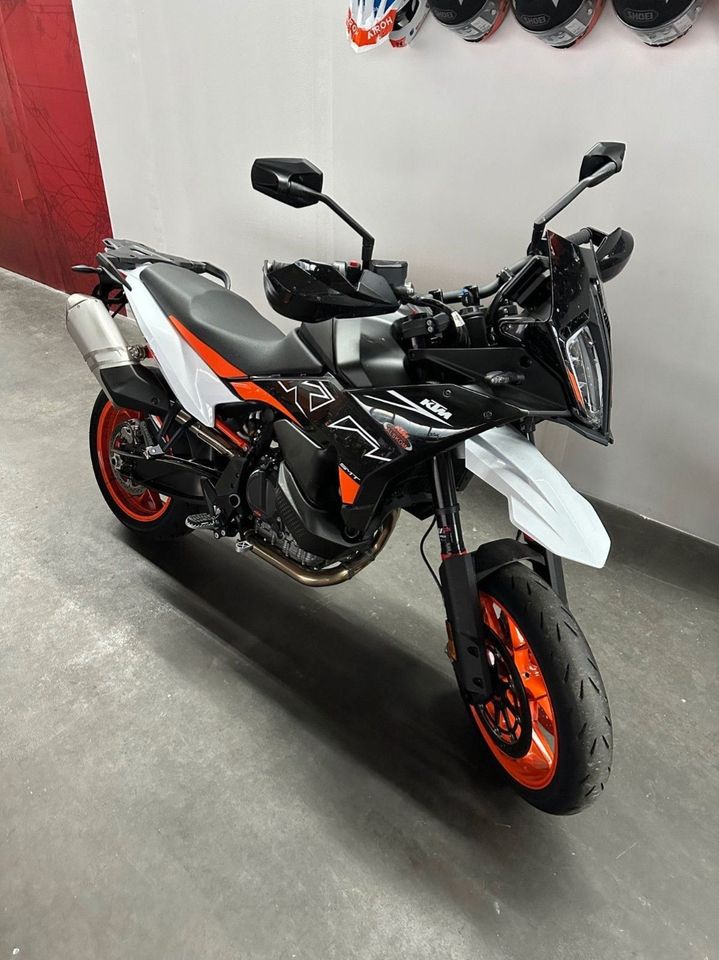 KTM 890 SM-T Supermoto in Winnenden