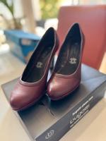 Bugatti Pumps Bordeaux/Weinrot 39, Leder, neuwertig. Niedersachsen - Hankensbüttel Vorschau