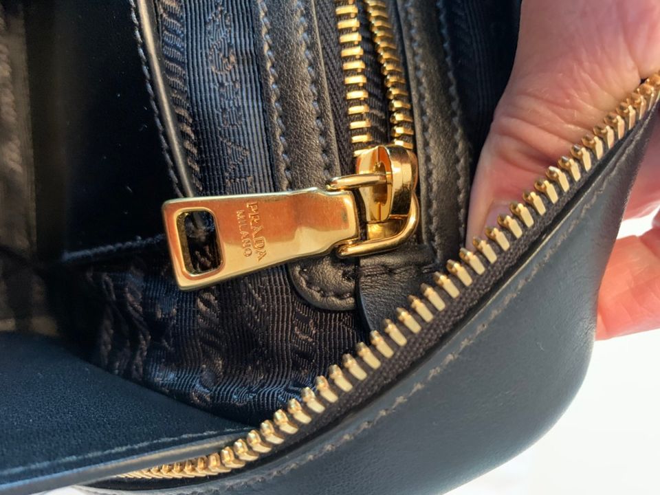 Luxus Tasche von Prada  „Mirage“ mit ID-Karte in Dormagen