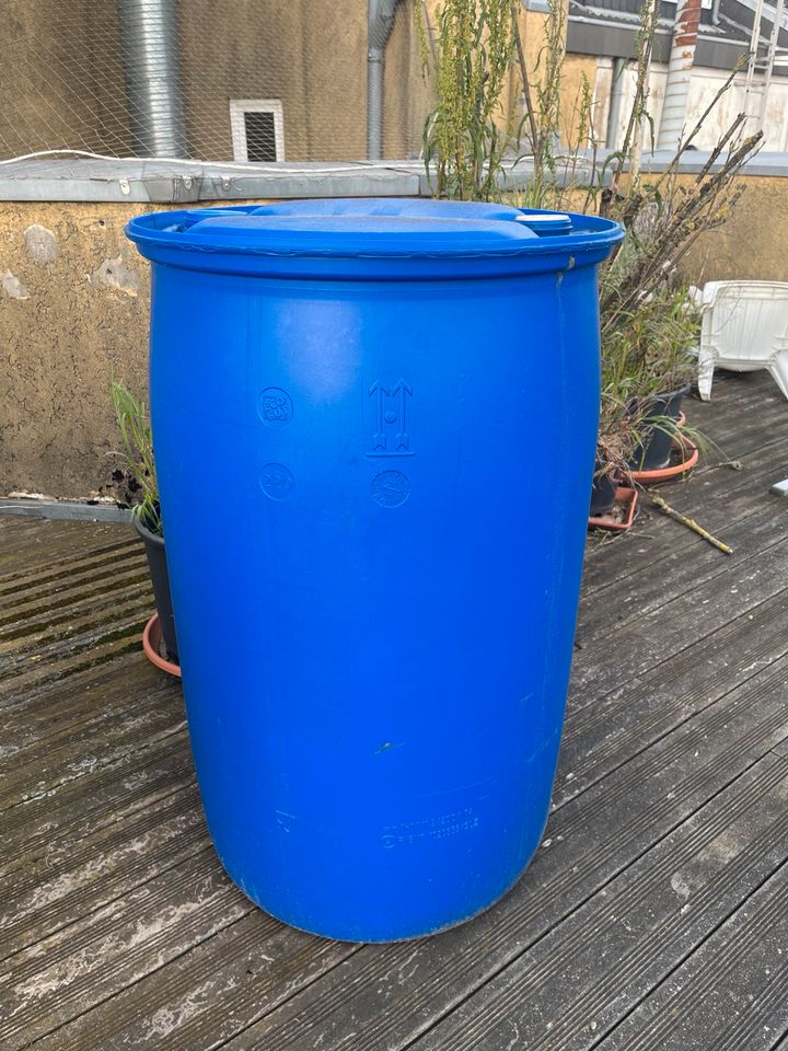 Zwei 220L Wasserfässer blau in Aachen