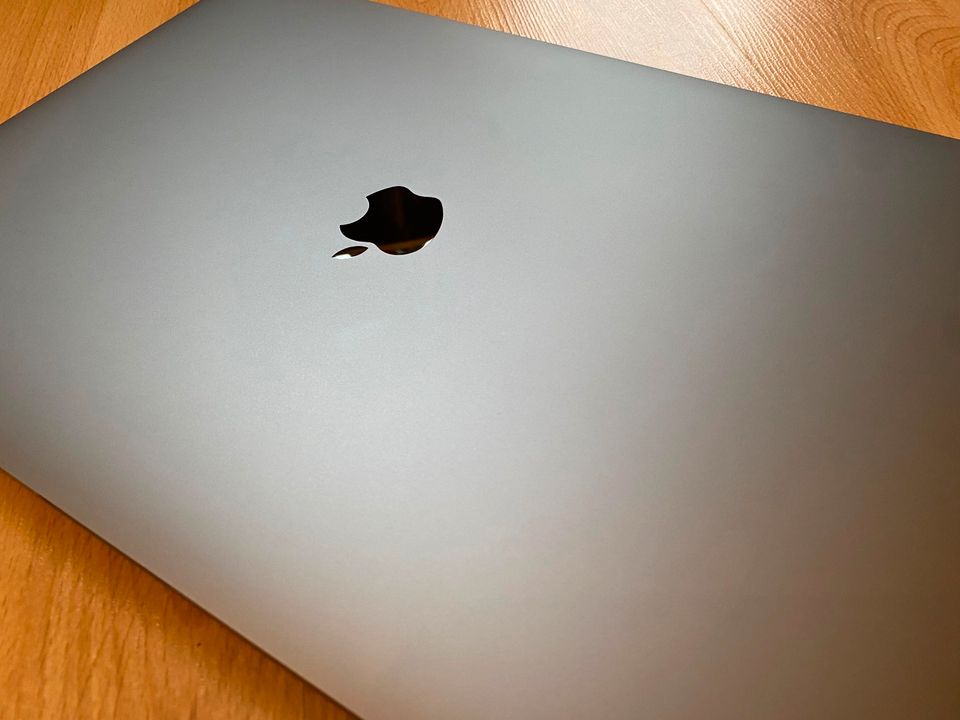 MacBook Pro 16" Zoll 2019, i9 2,3 Ghz, 1TB SSD, 8GB GPU, 32GB RAM in Nürnberg (Mittelfr)