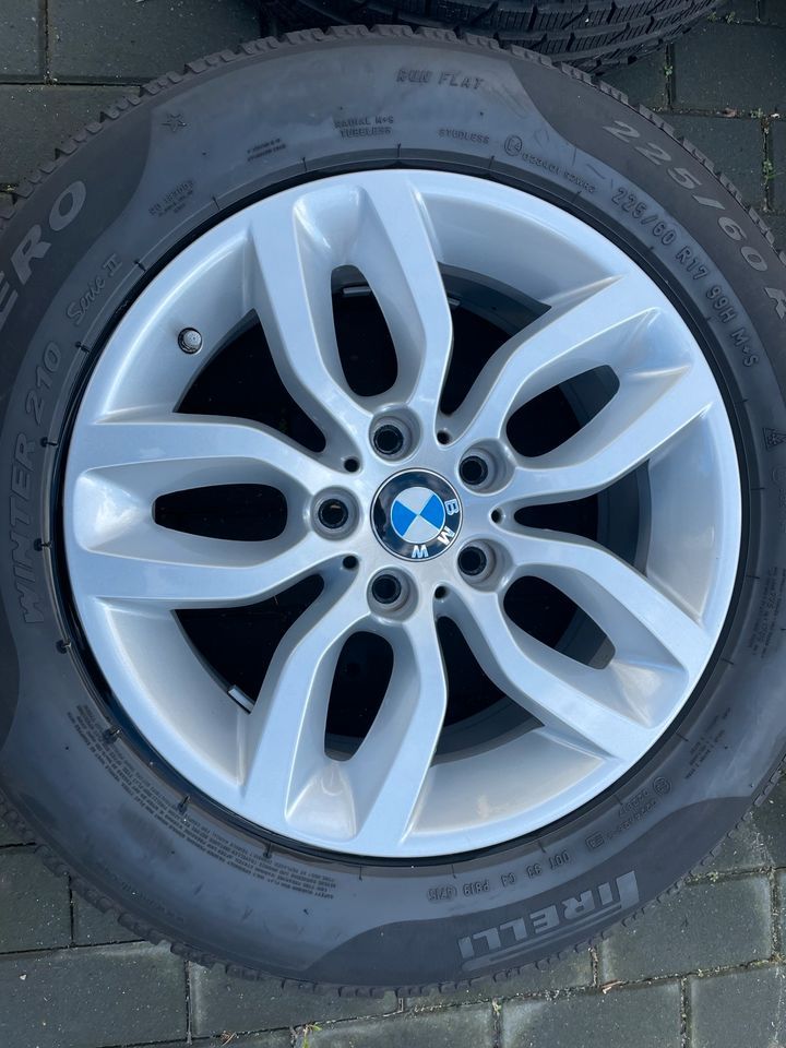 BMW X3 F25 X4 F26 Alufelgen 17 Zoll Winterreifen 225/60 R17 in Potsdam