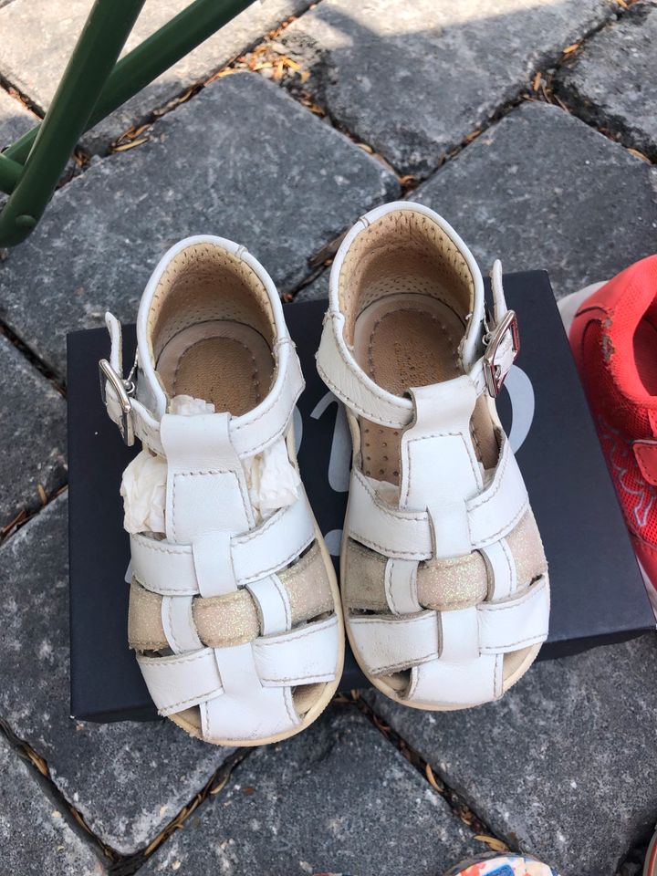 Sandalen Mädchen Leder weiß in Lüneburg