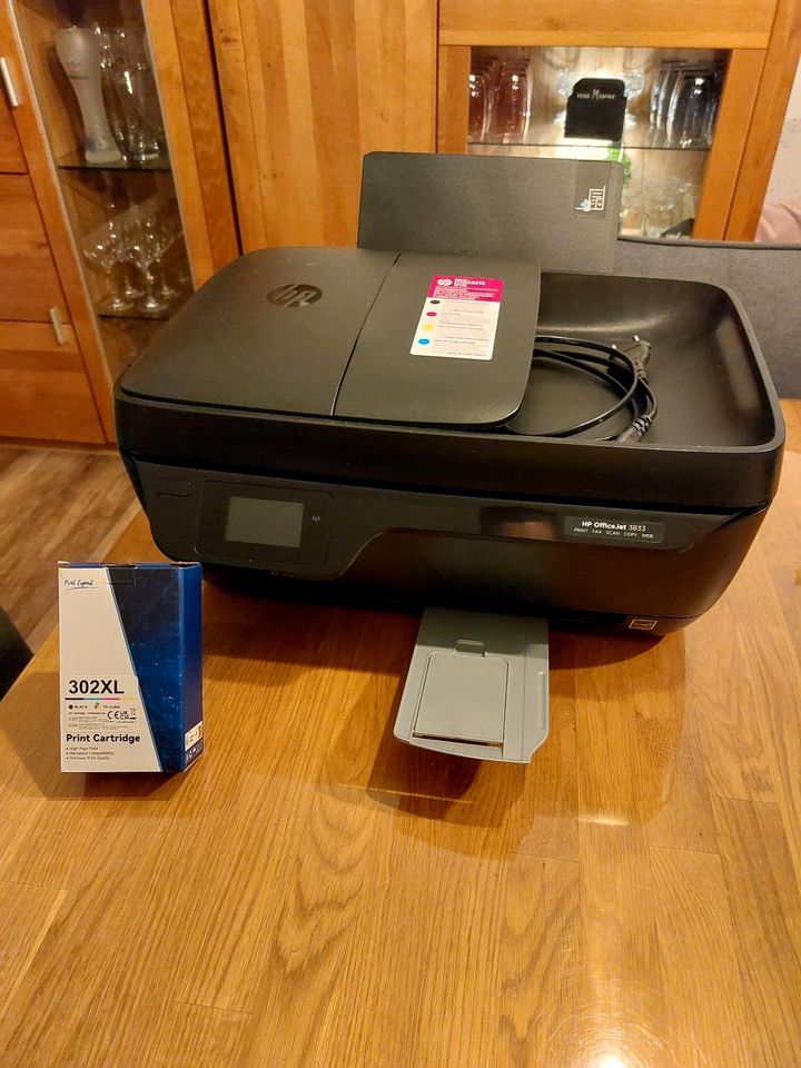 HP OfficeJet 3833 Drucker mit neuen Patronen in Itterbeck