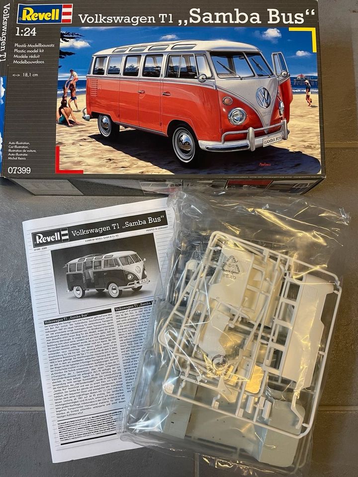 Revell - Nr. 07399 – Volkswagen T1 – Samba Bus im Maßstab 1:24 in Duisburg