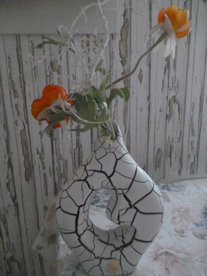 Vase schwarz-weiß krakeliert**Handmade**m. Ranunkel u. Vogel in Burg
