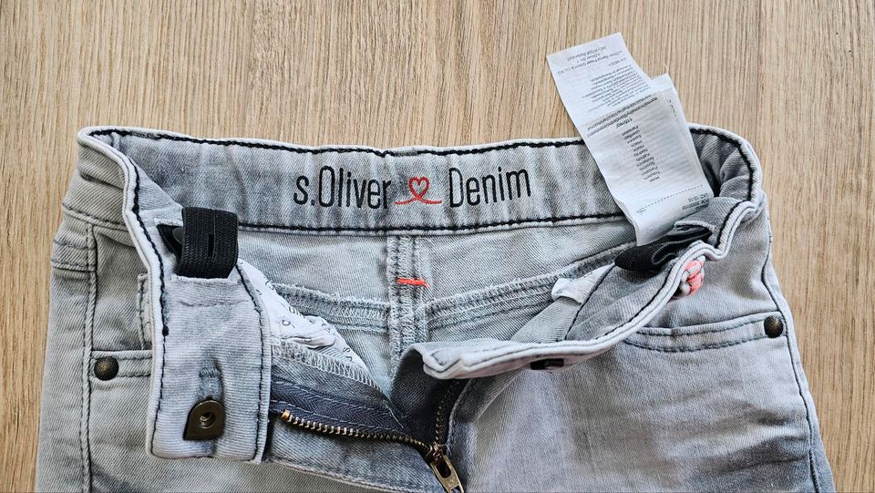 2 Jeans Shorts (S Oliver, Blue Ridge), 1 Jeansrock (Esprit) in Berlin