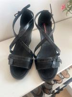 Prada Sandaletten schwarz 40 Nordrhein-Westfalen - Kerpen Vorschau