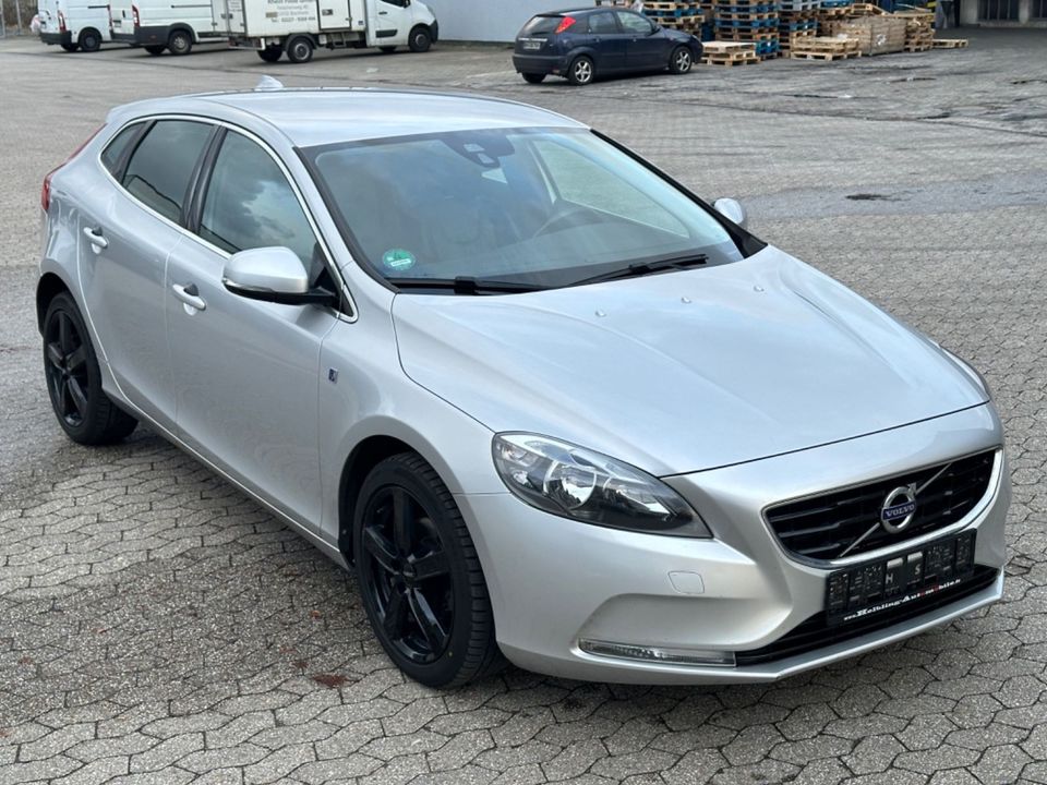 Volvo V40 Ocean Race aus 2.Hand - Leder - Navi - PDC in Bornheim