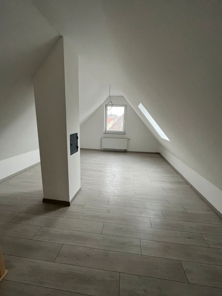 Neuwertige 4,5 Zimmer Wohnung mit EBK und Balkone bei Kirchheim in Ohmden