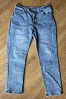 H&M Mom Jeans – High Waist, Gr. 44, klassischer 90s-Style  Niedersachsen - Rotenburg (Wümme) Vorschau