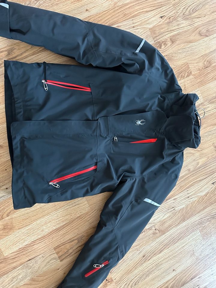 Spyder Jacke fast neu Zustand in Bitburg