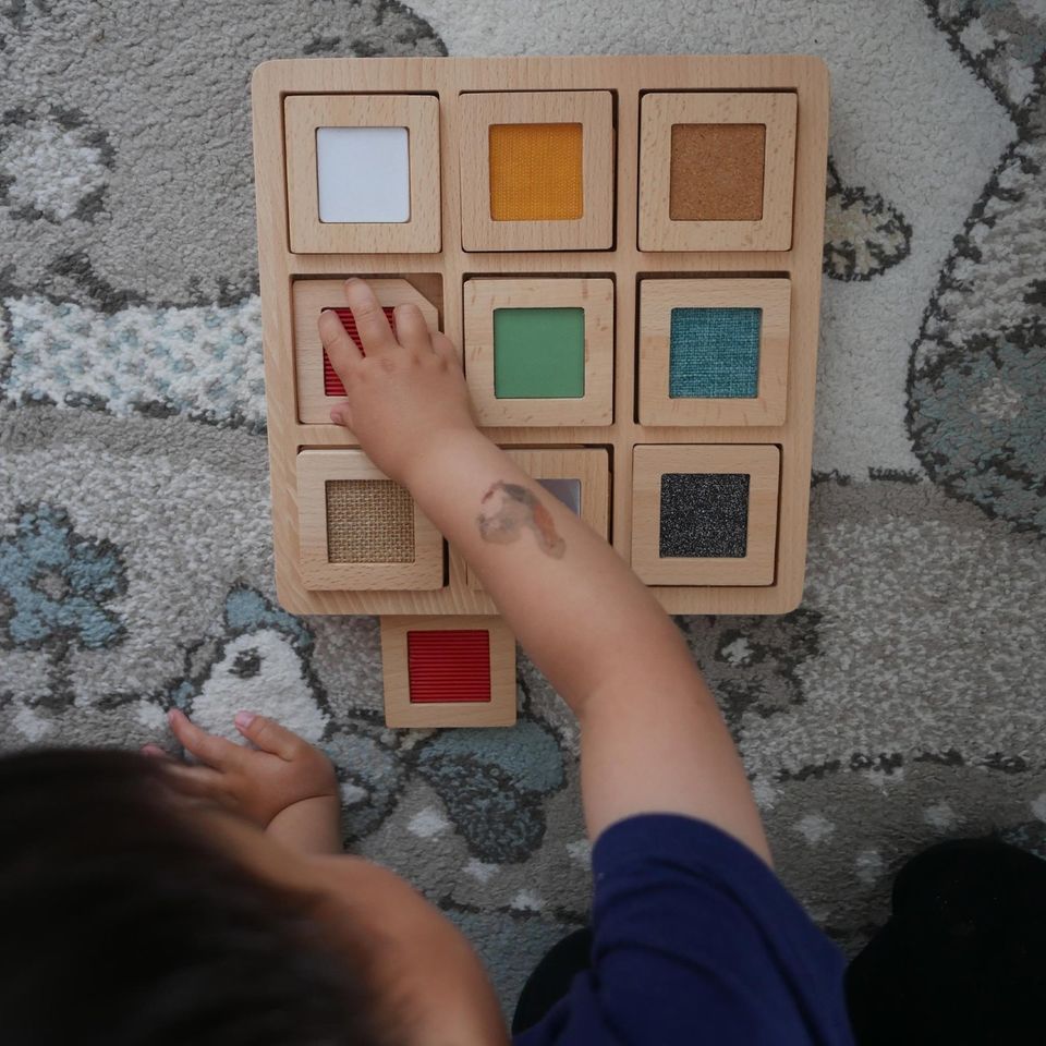 Fühl-Memory Kunterbunt aus Holz , Montessori Lernspiel in Solingen