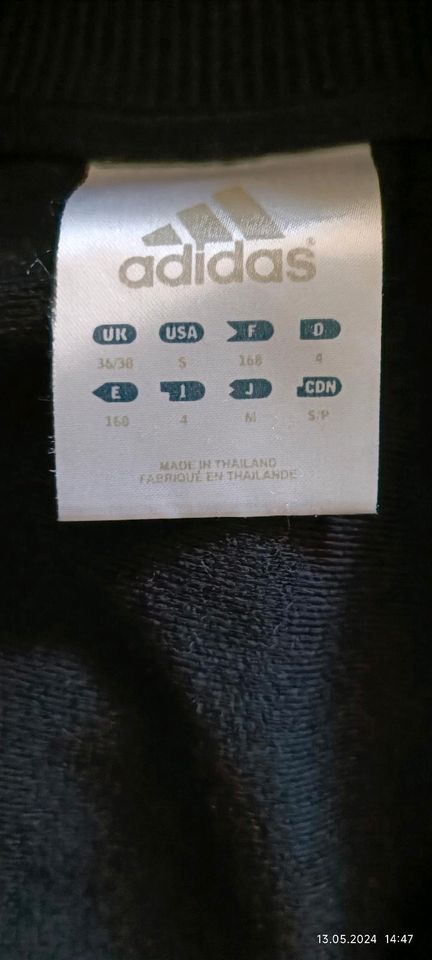 Verkaufe Adidas Trainingsanzug Siehe Etikett in Berlin