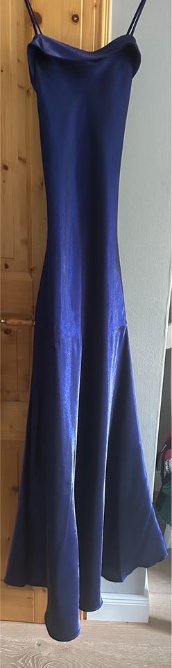 Abendkleid mit Schärpe in Burg