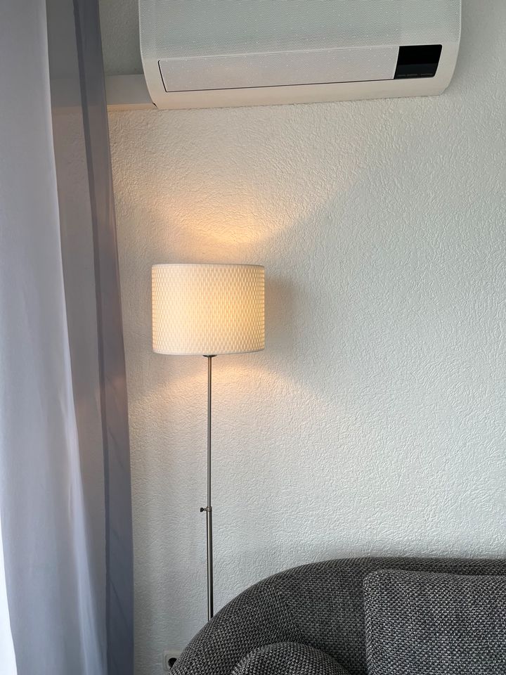 Stehlampe Creme Höhenverstellbar in Ratingen