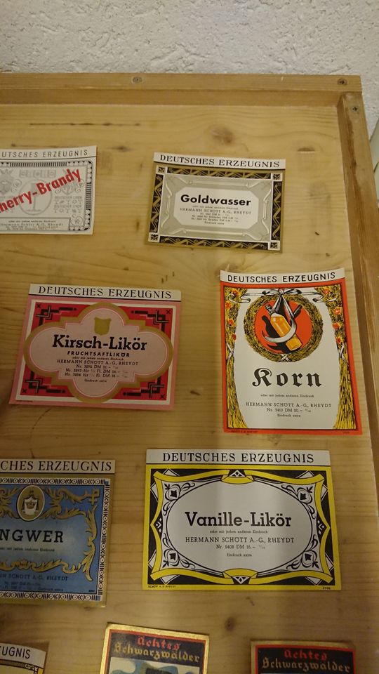 ein Konvolut Wein,Likör,Wermut,Branntweinetiketten 1947-1951 in Nidda