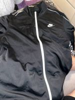 Nike Jacke in S Schwarz Köln - Ehrenfeld Vorschau