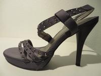 Plateau-Riemchen-Pumps grau mit Nieten (Catwalk) neuwertig Baden-Württemberg - Waiblingen Vorschau