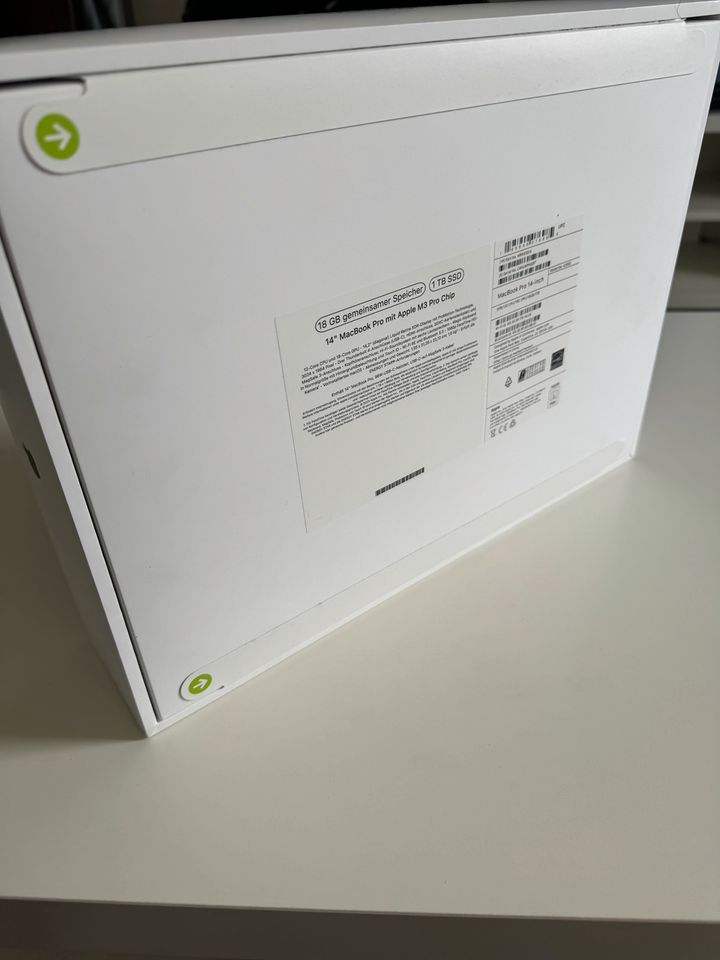 MacBook Pro 14 Zoll 1 TB Speicher Verpackt in Berlin