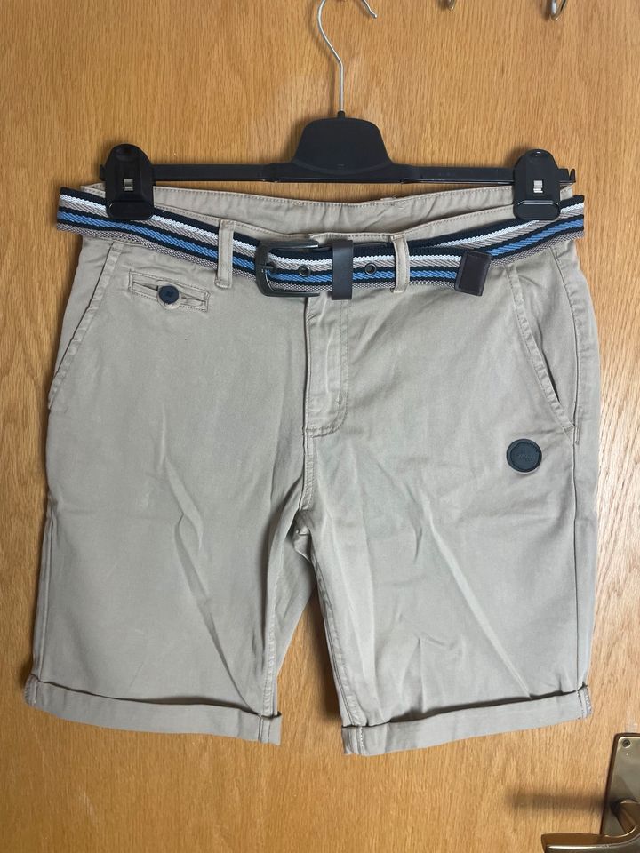 Gr.M Herren-Shorts WLD Gürtel neu in Oftersheim