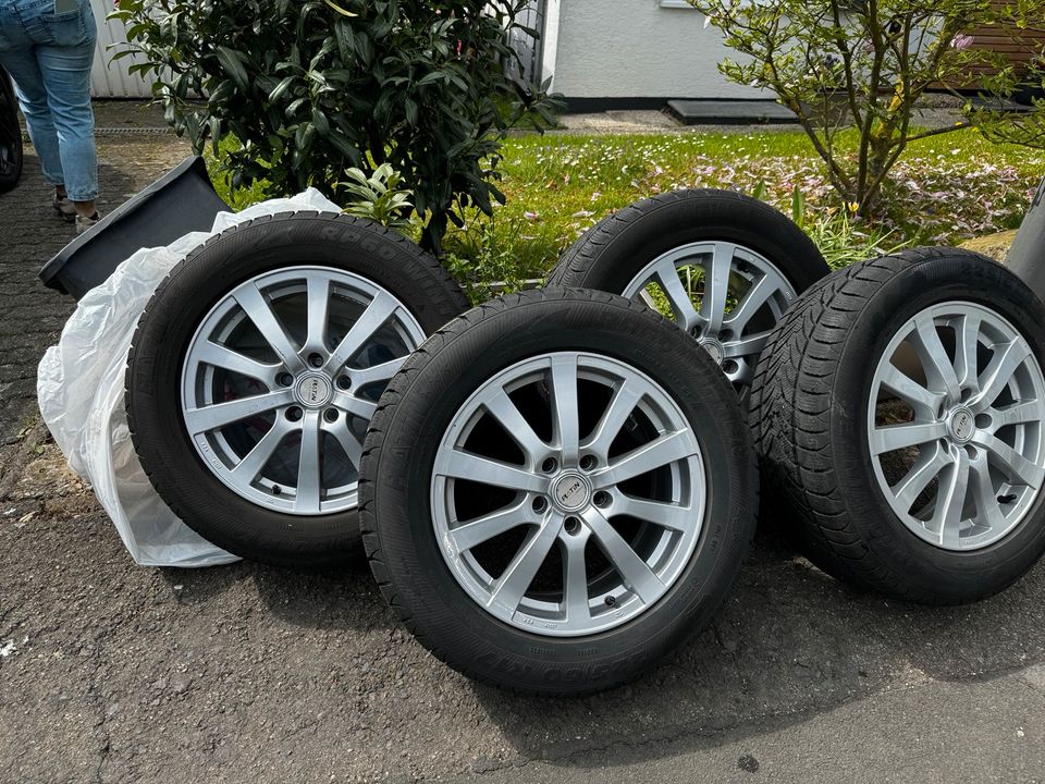 Winterreifen 225/60 R17 in Vellmar