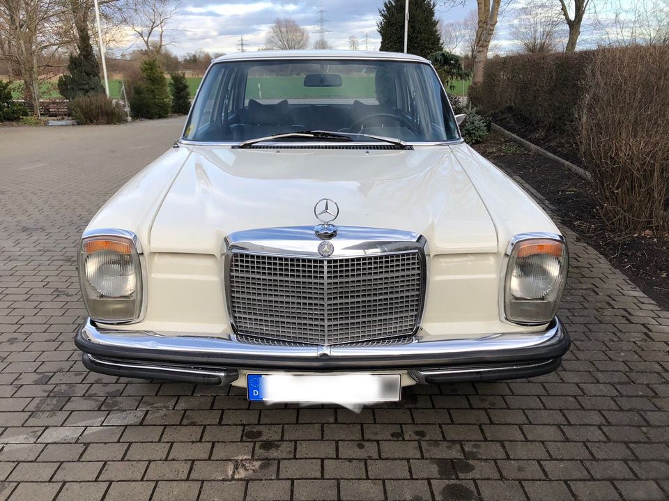 Mercedes Benz W115 200 Automatik strich/8 H-Zulassung Oldtimer in Kösching