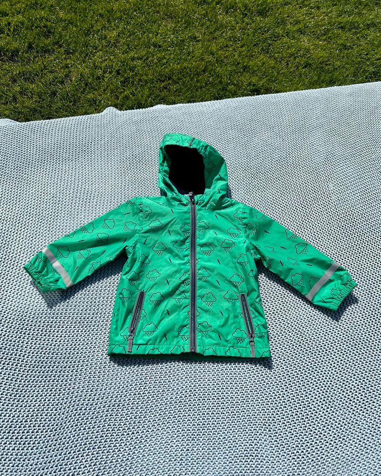 Regenjacke 92, grün, leicht gefüttert in Kaarst