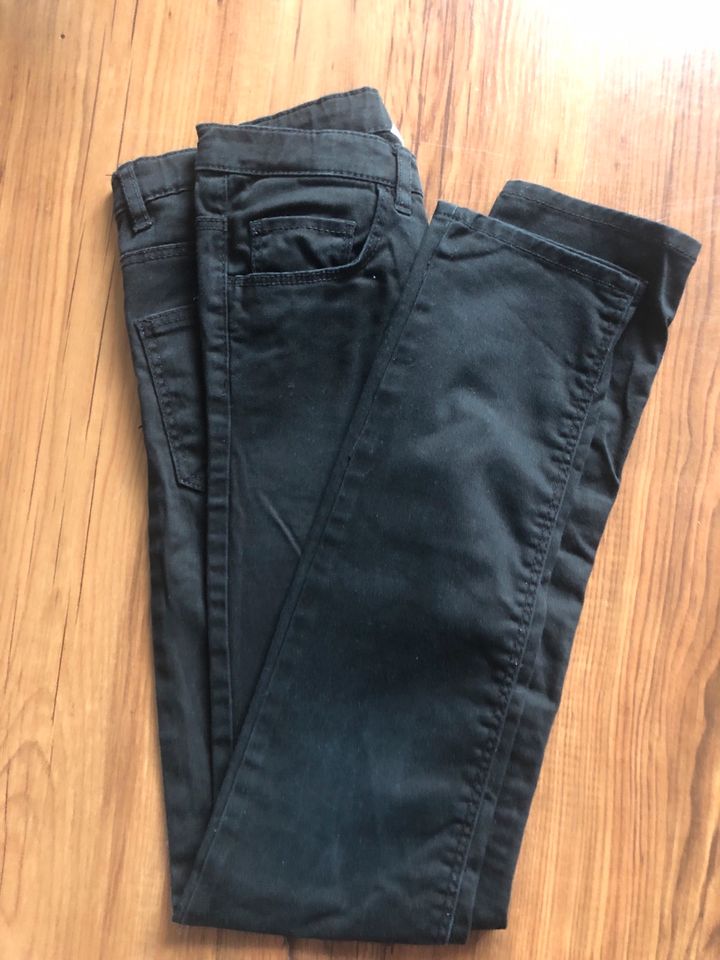 Jeans 140 H&M schwarz wie neu in Baiersdorf